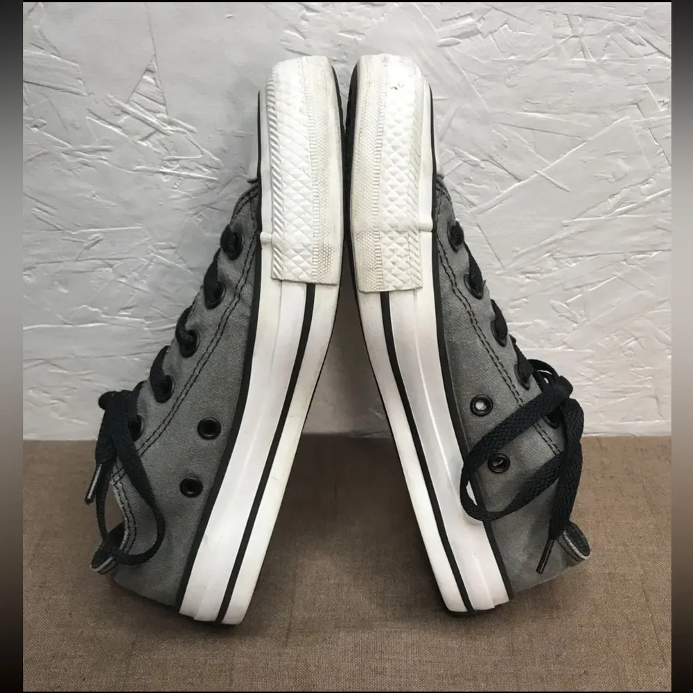Converse Women's Sneakers Gray Canvas Low Top Size 5 Shoes Chuck Taylor Chucks